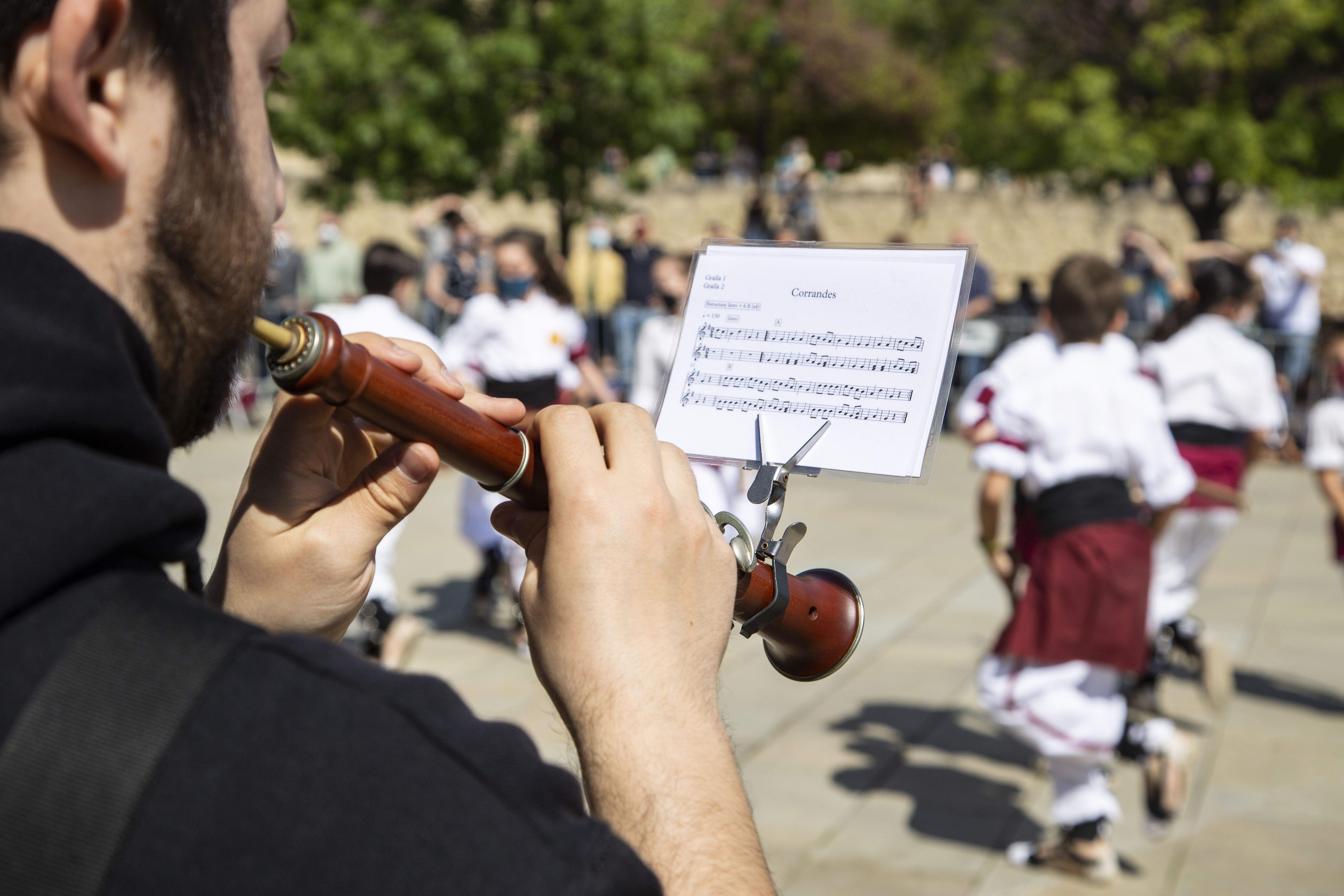 La cultura popular surt al carrer per Sant Jordi. FOTO: Àngel Bravo