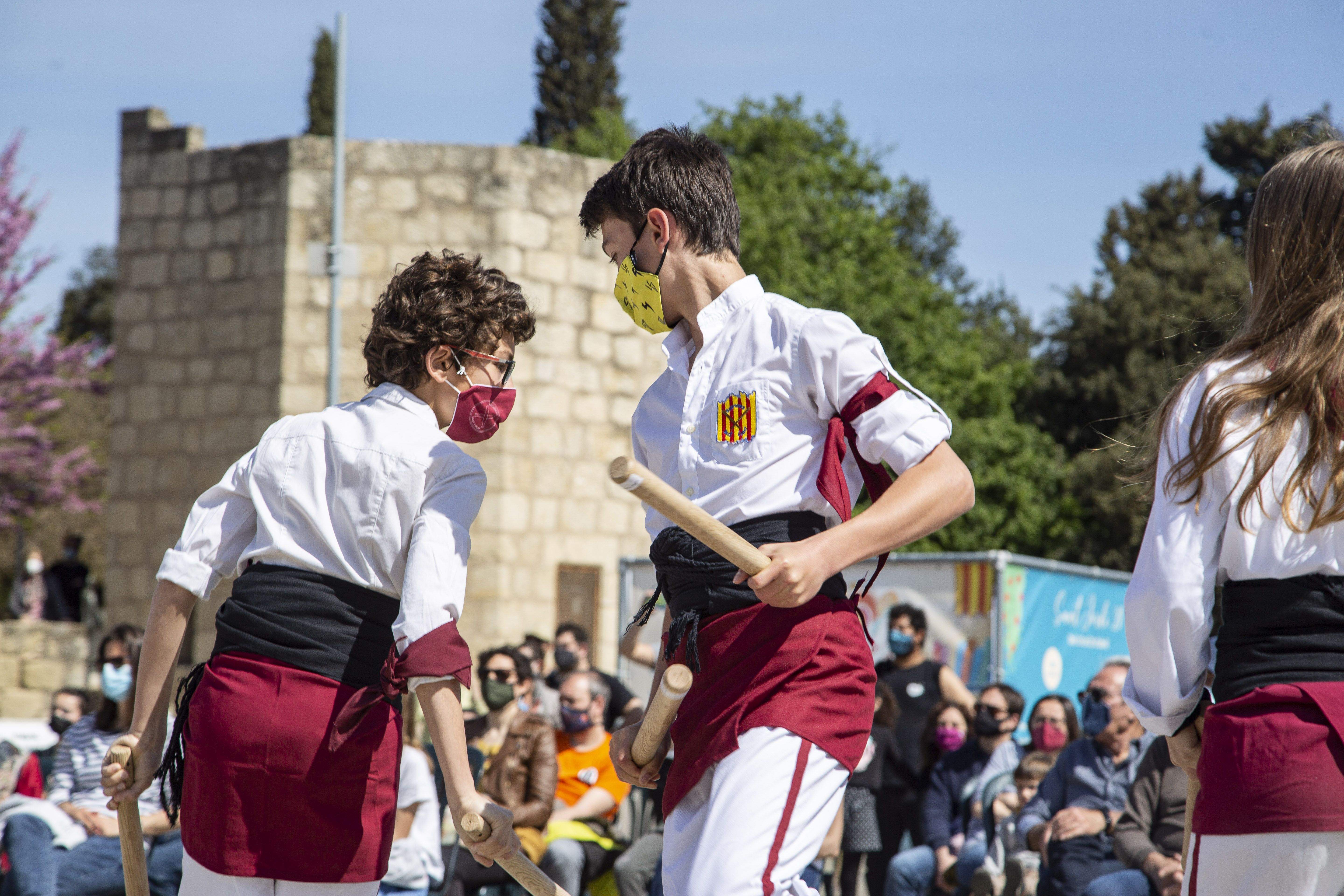La cultura popular surt al carrer per Sant Jordi. FOTO: Àngel Bravo