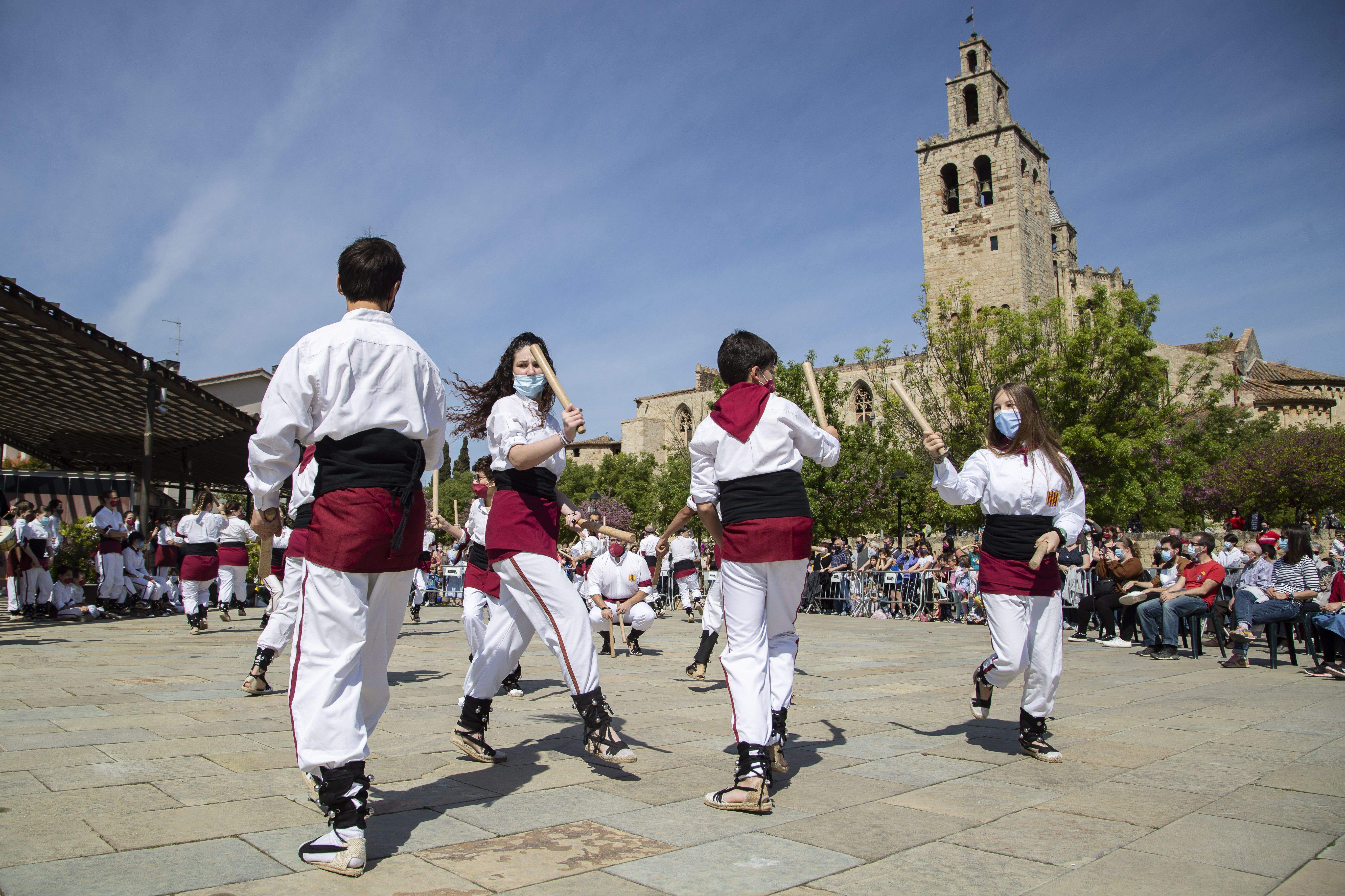 La cultura popular surt al carrer per Sant Jordi. FOTO: Àngel Bravo