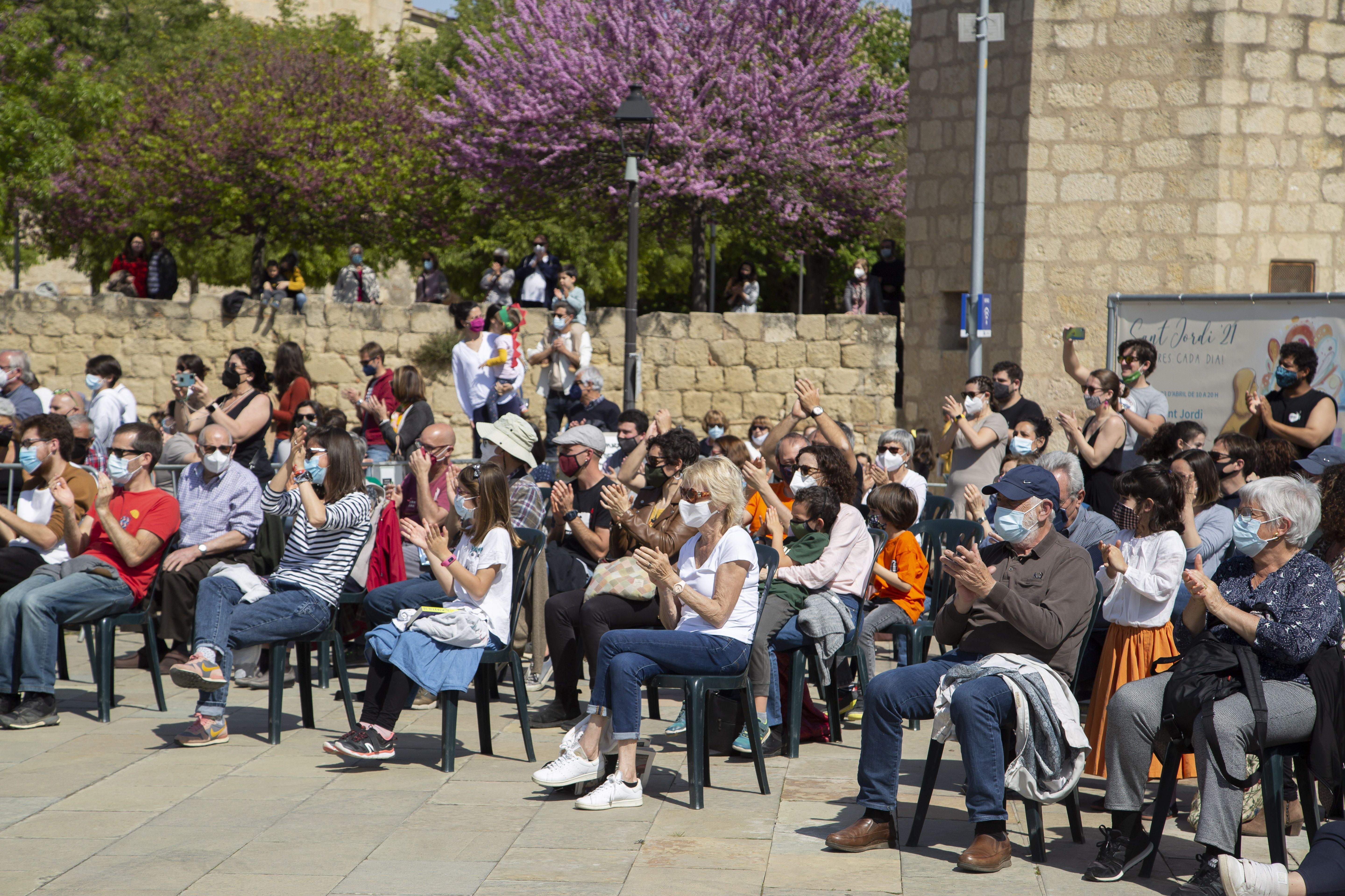 La cultura popular surt al carrer per Sant Jordi. FOTO: Àngel Bravo
