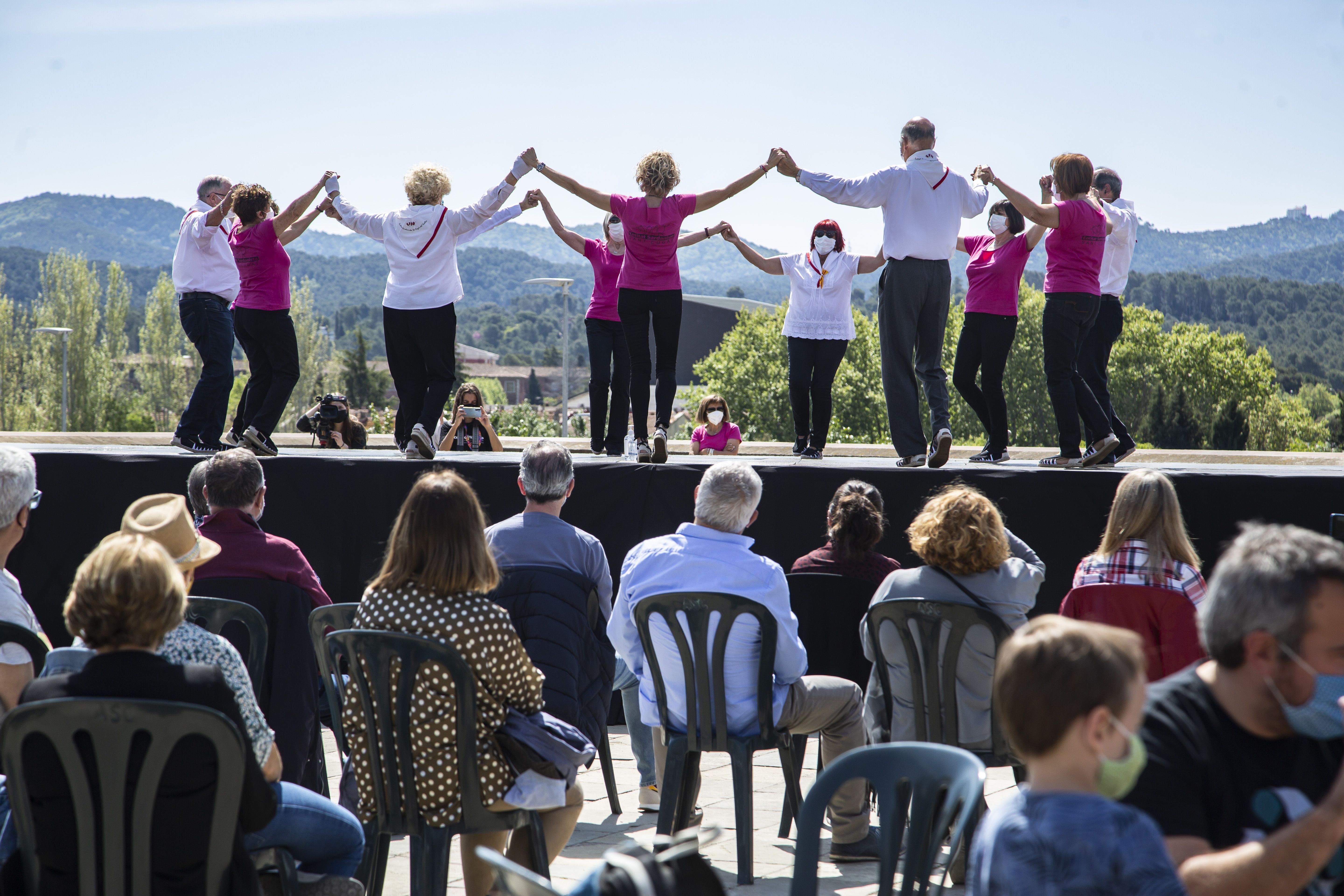 La cultura popular surt al carrer per Sant Jordi. FOTO: Àngel Bravo