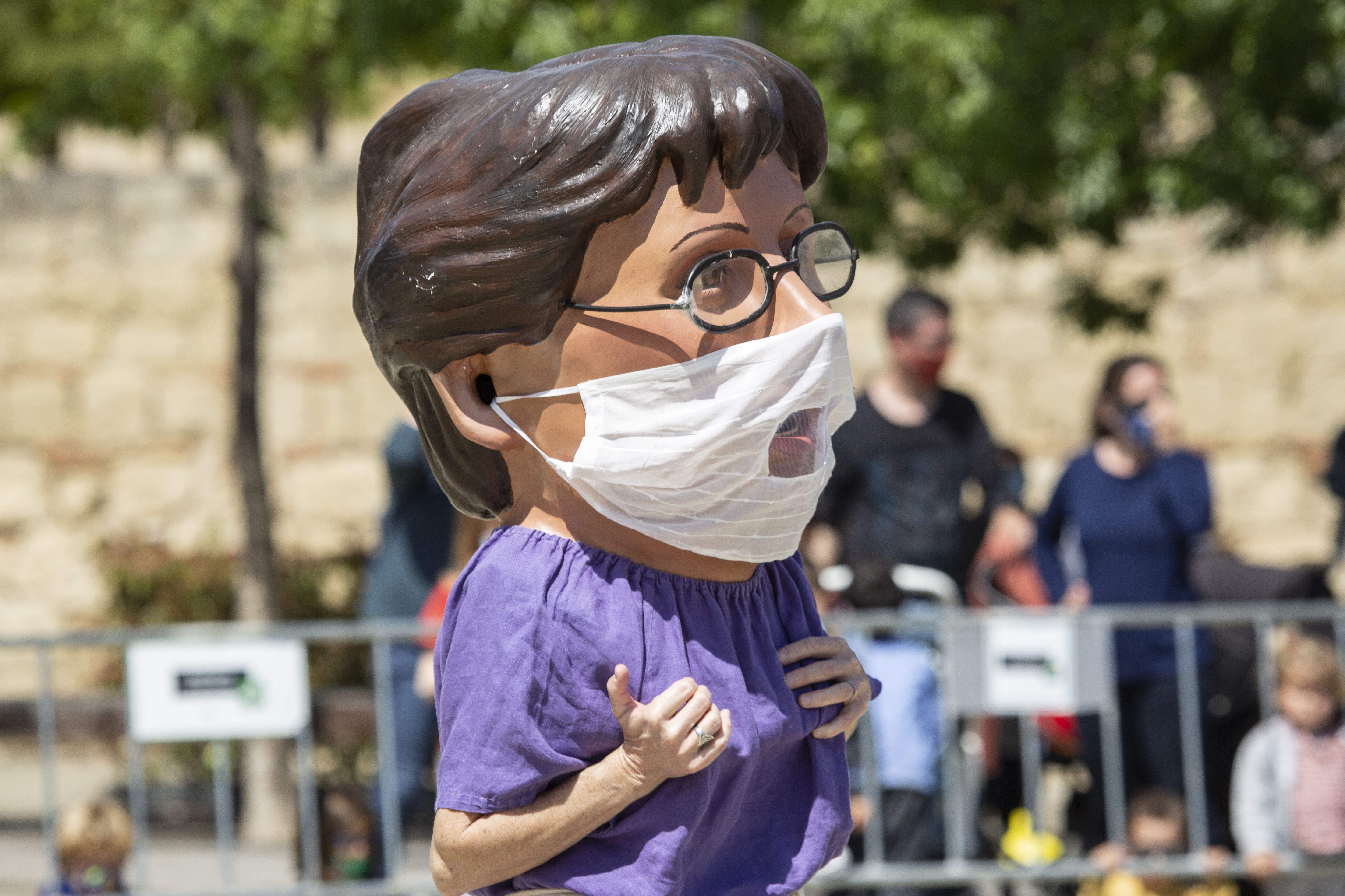 La cultura popular surt al carrer per Sant Jordi. FOTO: Àngel Bravo