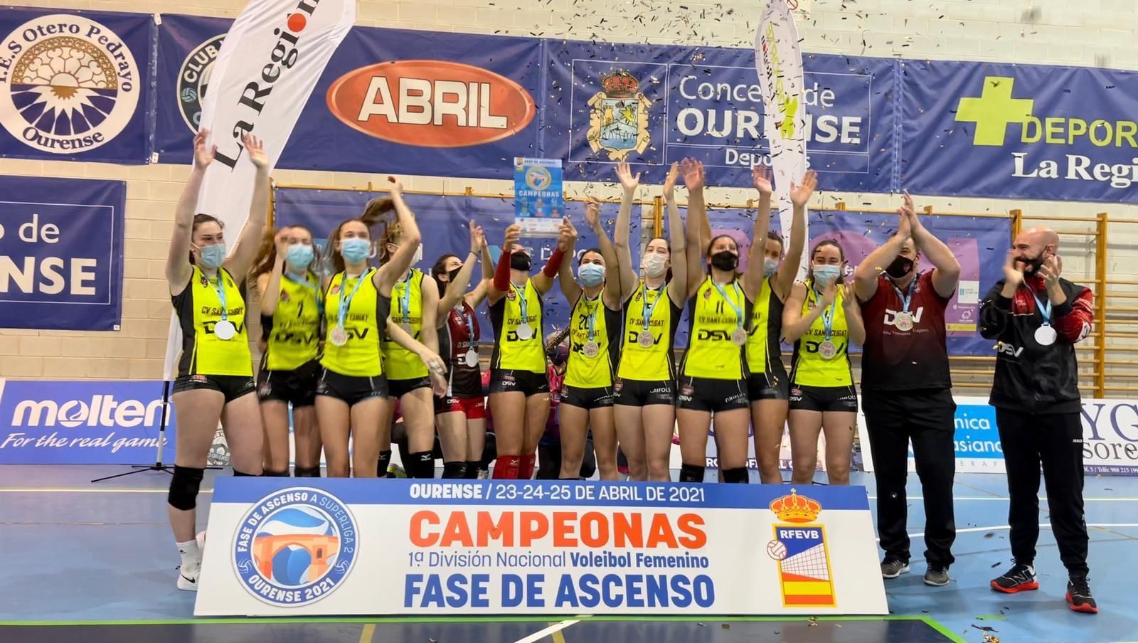 El DSV CV Sant Cugat celebra el títol de la Primera Divisió Femenina. FOTO: RFEVB. 