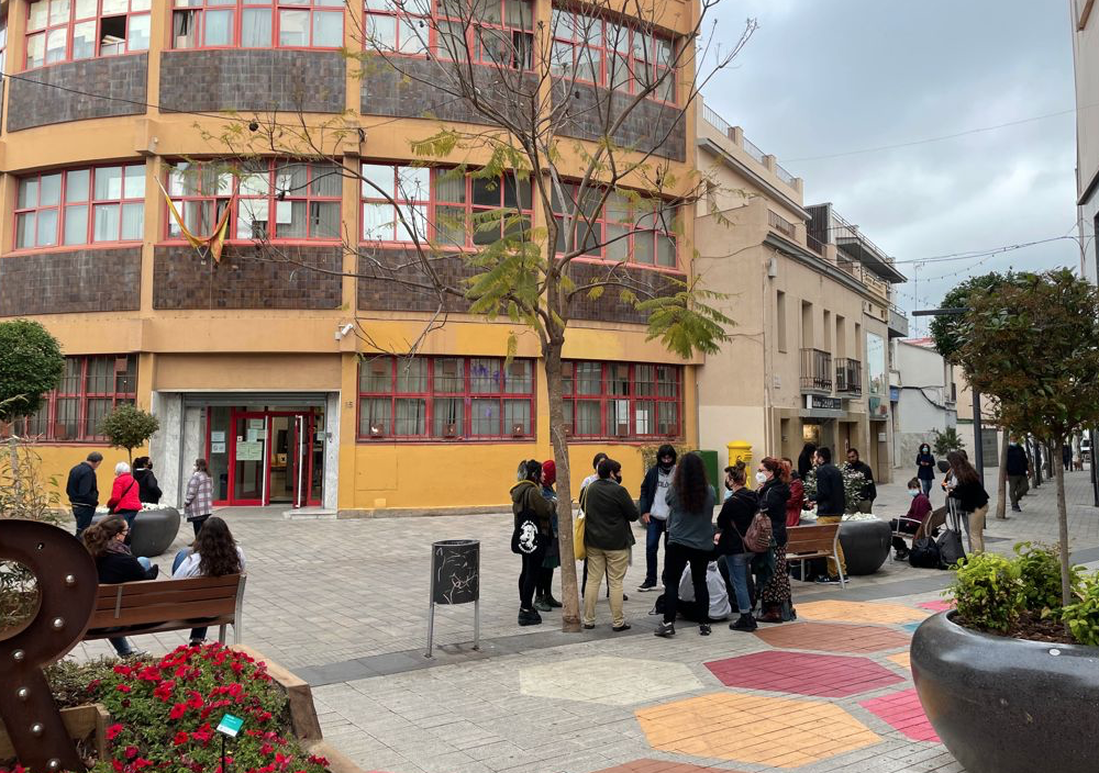 Concentració als jutjats de Rubí en suport a la detinguda de 8 Mil Motius FOTO: Núria Hueso