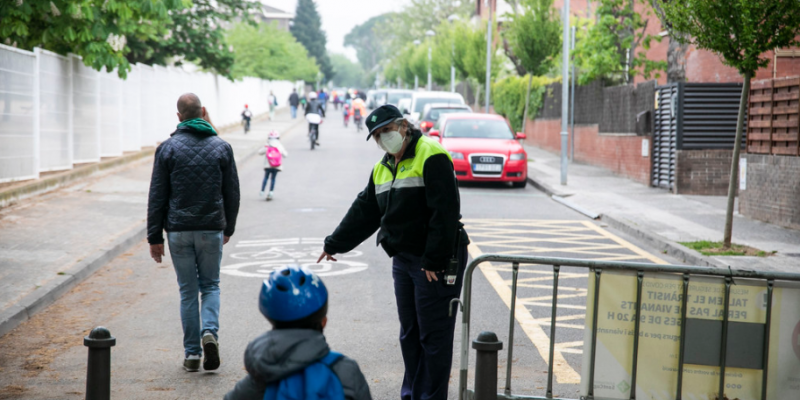 El Bicibús, una alternativa sostebinle per acompanyar els infants a l'escola. FOTO: Lali Puig (Ajuntament)