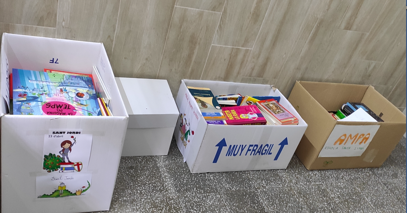 Part dels llibres recollits per al Centre Obert FOTO: Cedida