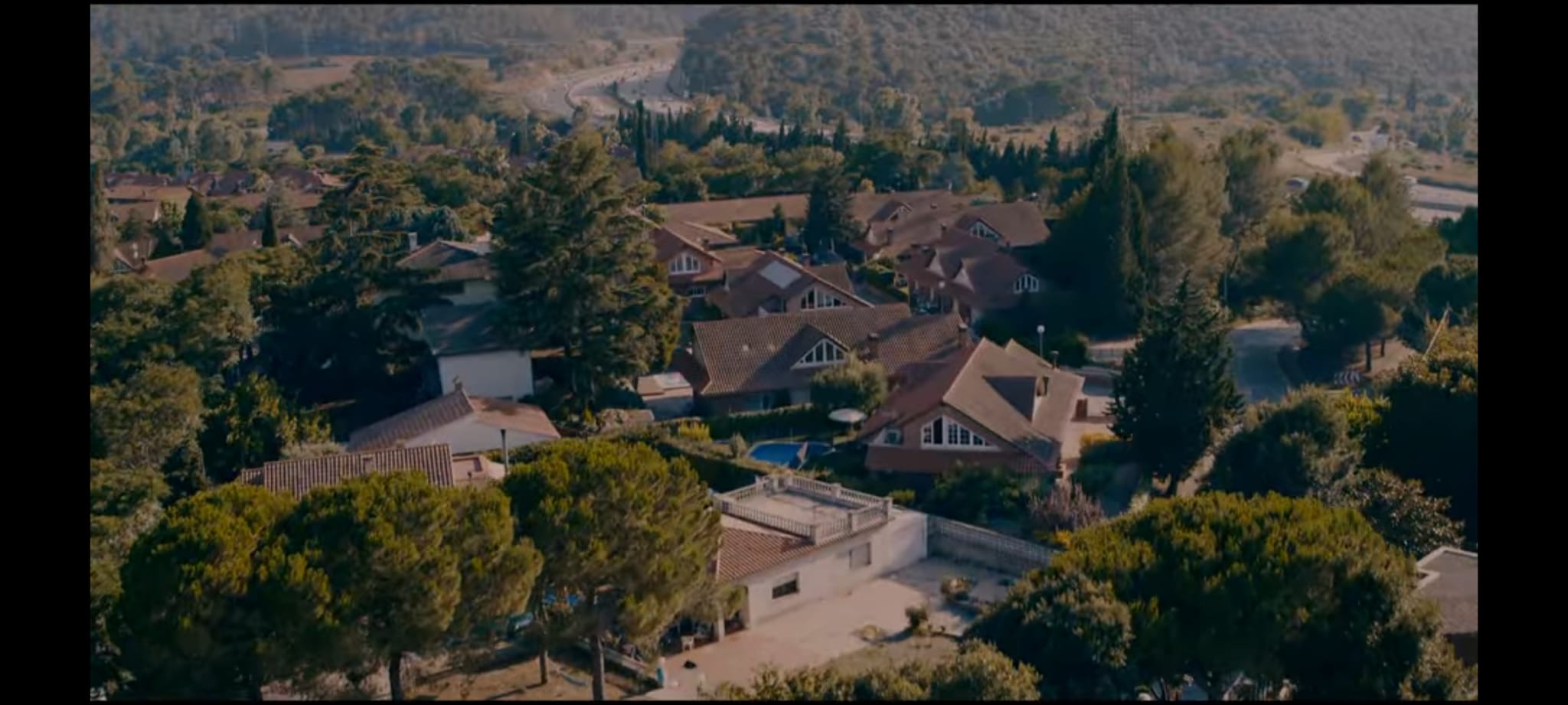 Frame de la sèrie, amb la urbanització de Sant Cugat que apareix FOTO: Netflix
