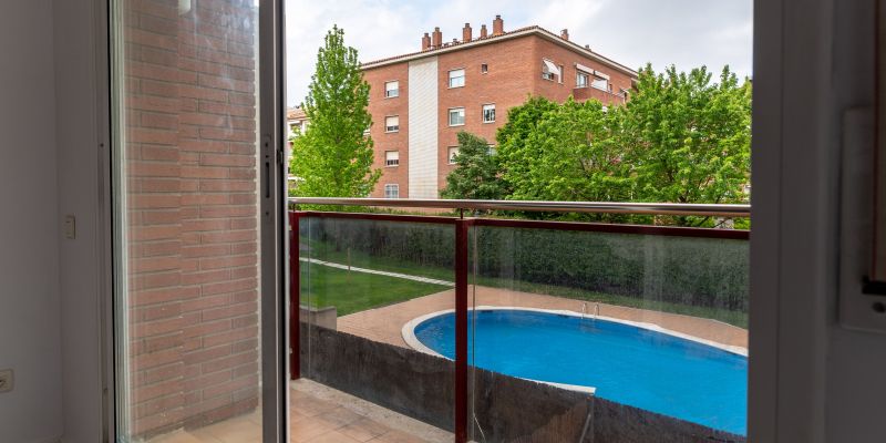 Vista de la zona comunitària des del pis de Coll Favà d'ORGAN. FOTO: Cedida