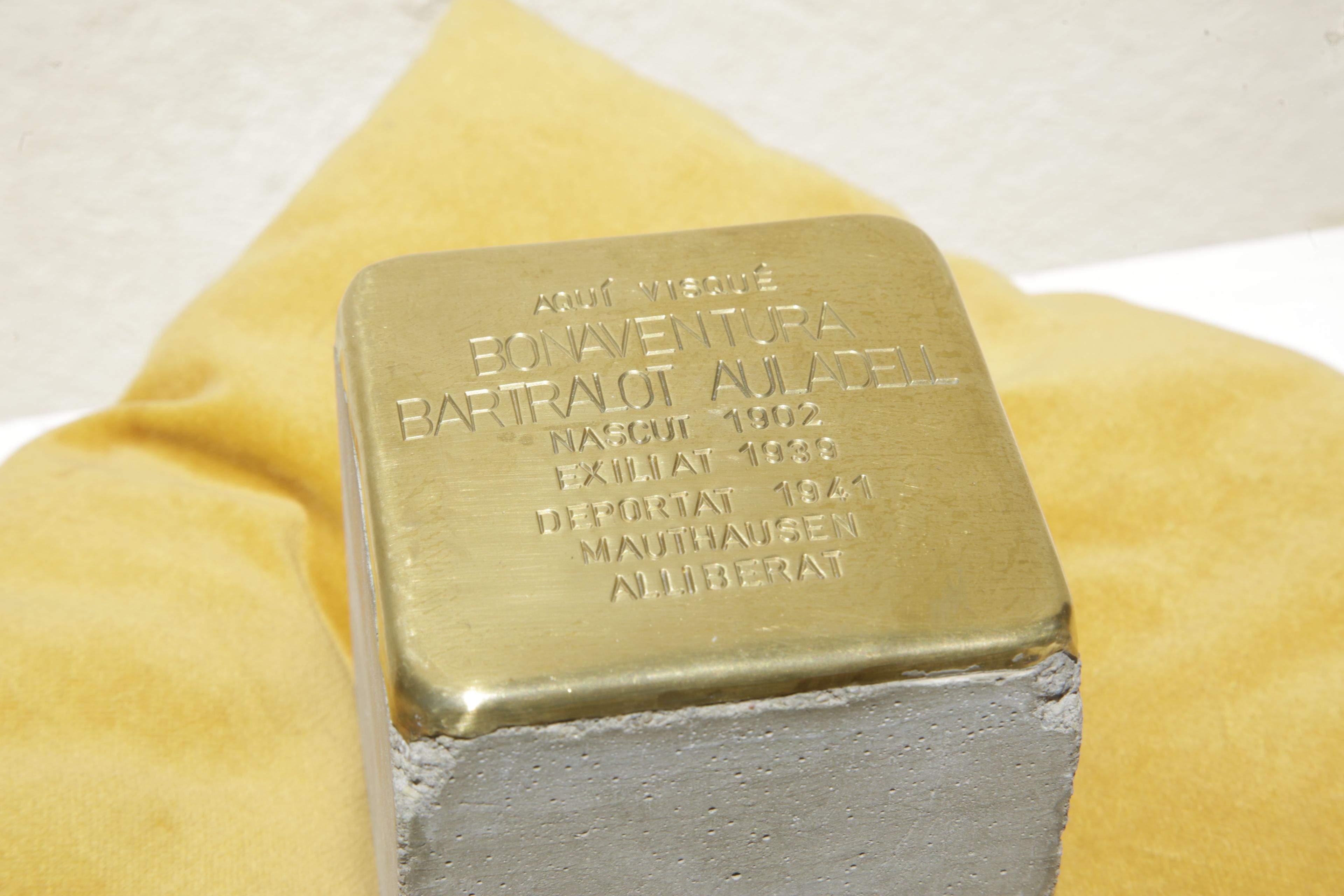 Sant Cugat ret homenatge als santcugatencs que van ser deportats a camps de concentració nazis. FOTO: Àngel Bravo