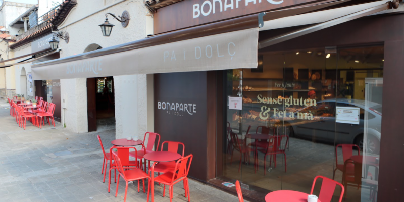 Primer forn de pa i pastisseria de Bonaparte a Valldoreix. FOTO: TOT
