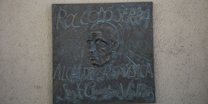 La placa d'homenatge a Roc Codó. FOTO: Lali Puig