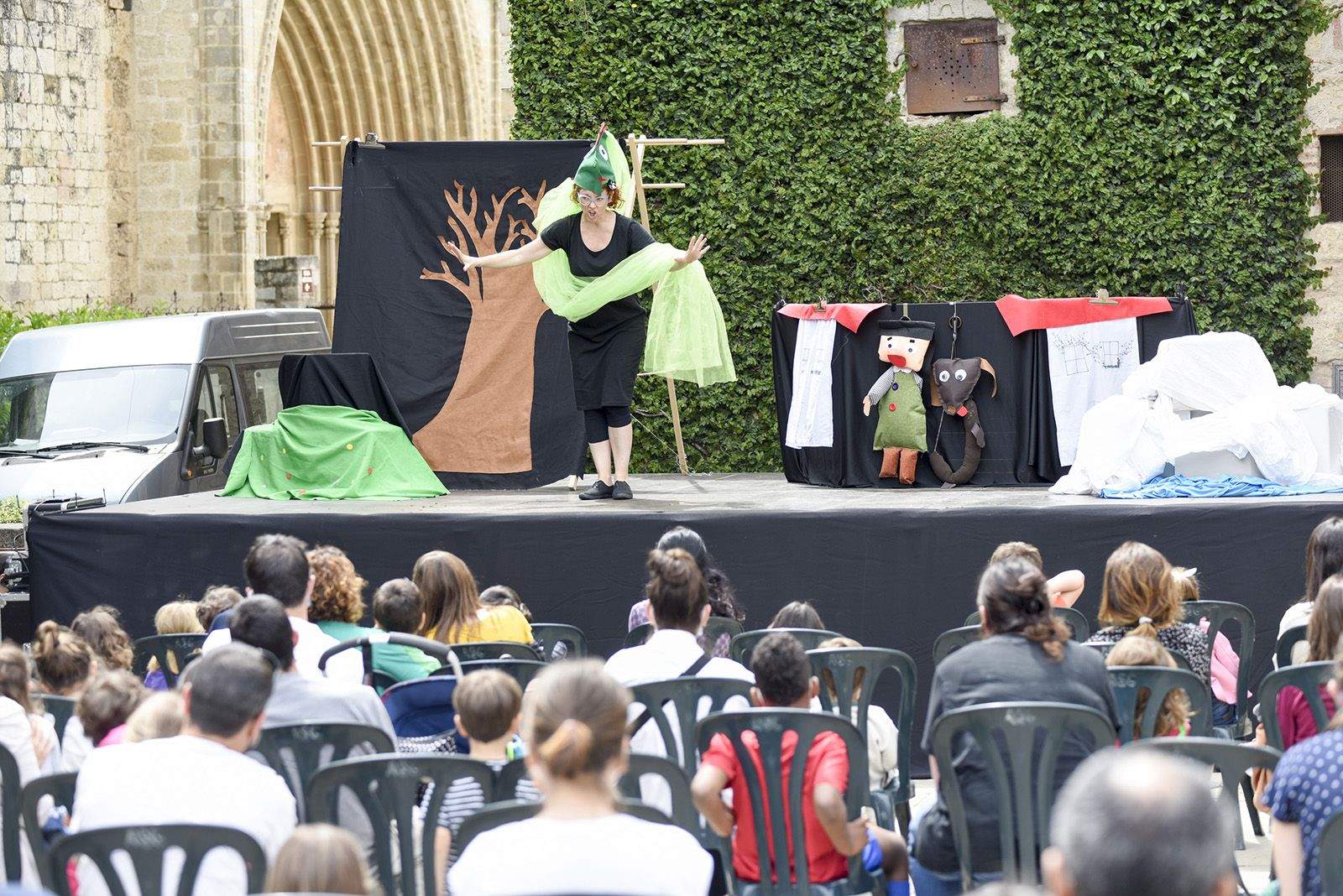 Escoles coeducatives; Titelles. Foto: Bernat Millet.