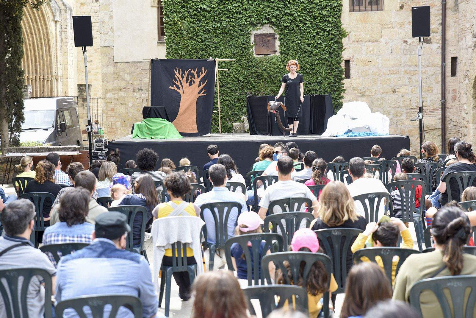 Escoles coeducatives; Titelles. Foto: Bernat Millet.