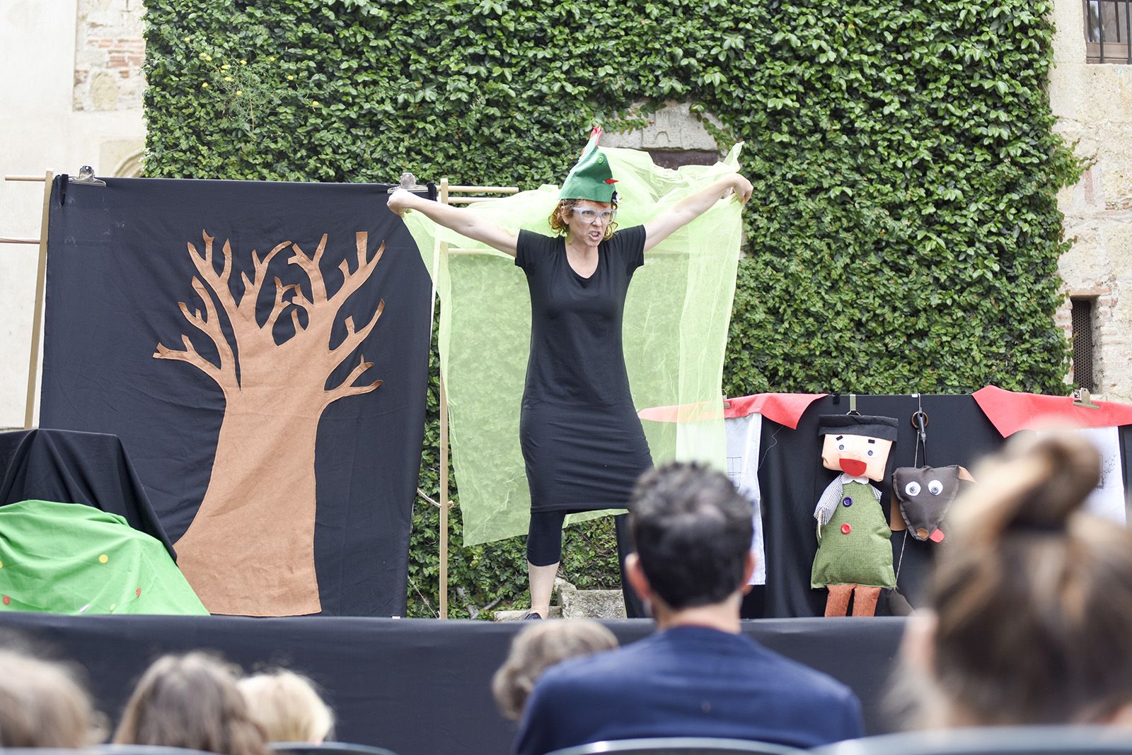 Escoles coeducatives; Titelles. Foto: Bernat Millet.