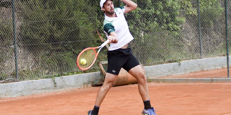 L'uruguayà, Martín Cuevas, en una acció del Torneig Futures BTT Tennis Academy. FOTO: Bernat Millet.