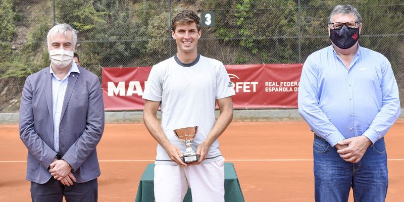 Álvaro López San Martín guanyador de l'XV Torneig BTT Tennis Academy a Valldoreix. FOTO: Bernat Millet.