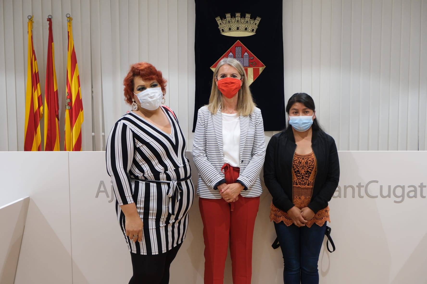 L'alcaldessa, al centre, amb Susana de la Cruz i Regina Zoe. FOTO: Lali Puig