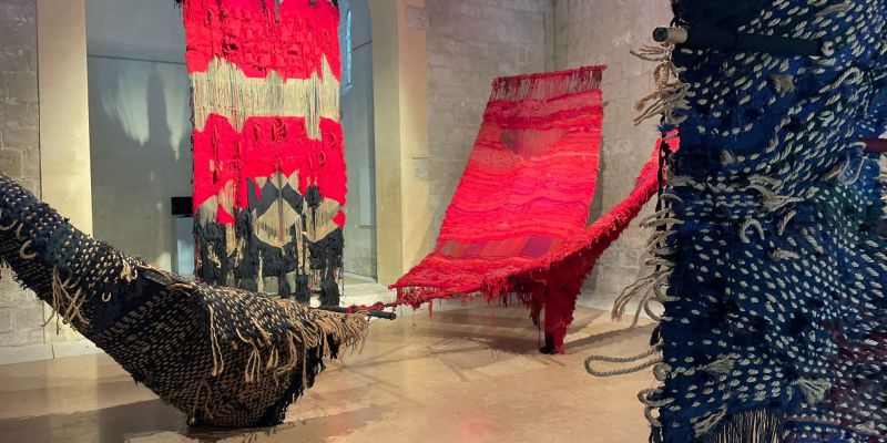 Els tapissos de l'exposició Vermell de Grau-Garriga. FOTO: Lali Puig