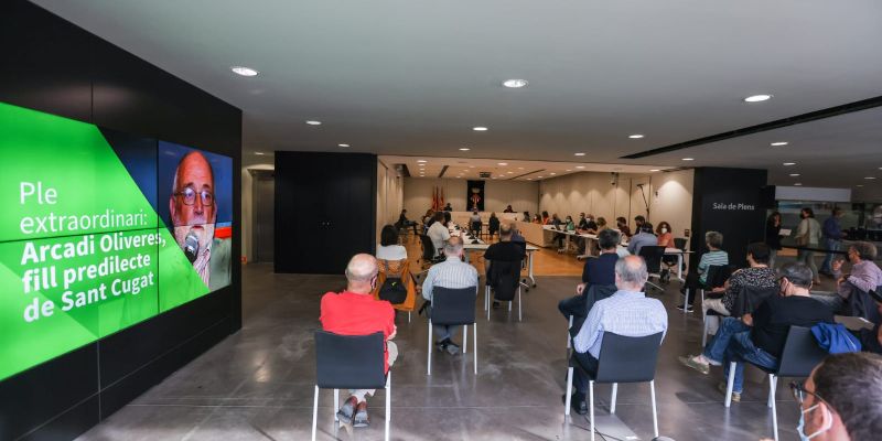Ple municipal per nomenar Arcadi Oliveres fill predilecte de Sant Cugat. FOTO: Lali Puig