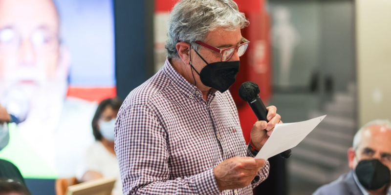 Àlvar Roda ha llegit un poema durant l'acte. FOTO: Lali Puig