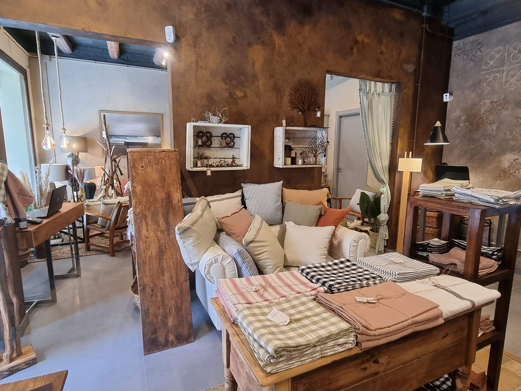 Interior de la nova botiga Glow Rehabilita FOTI: Cedida