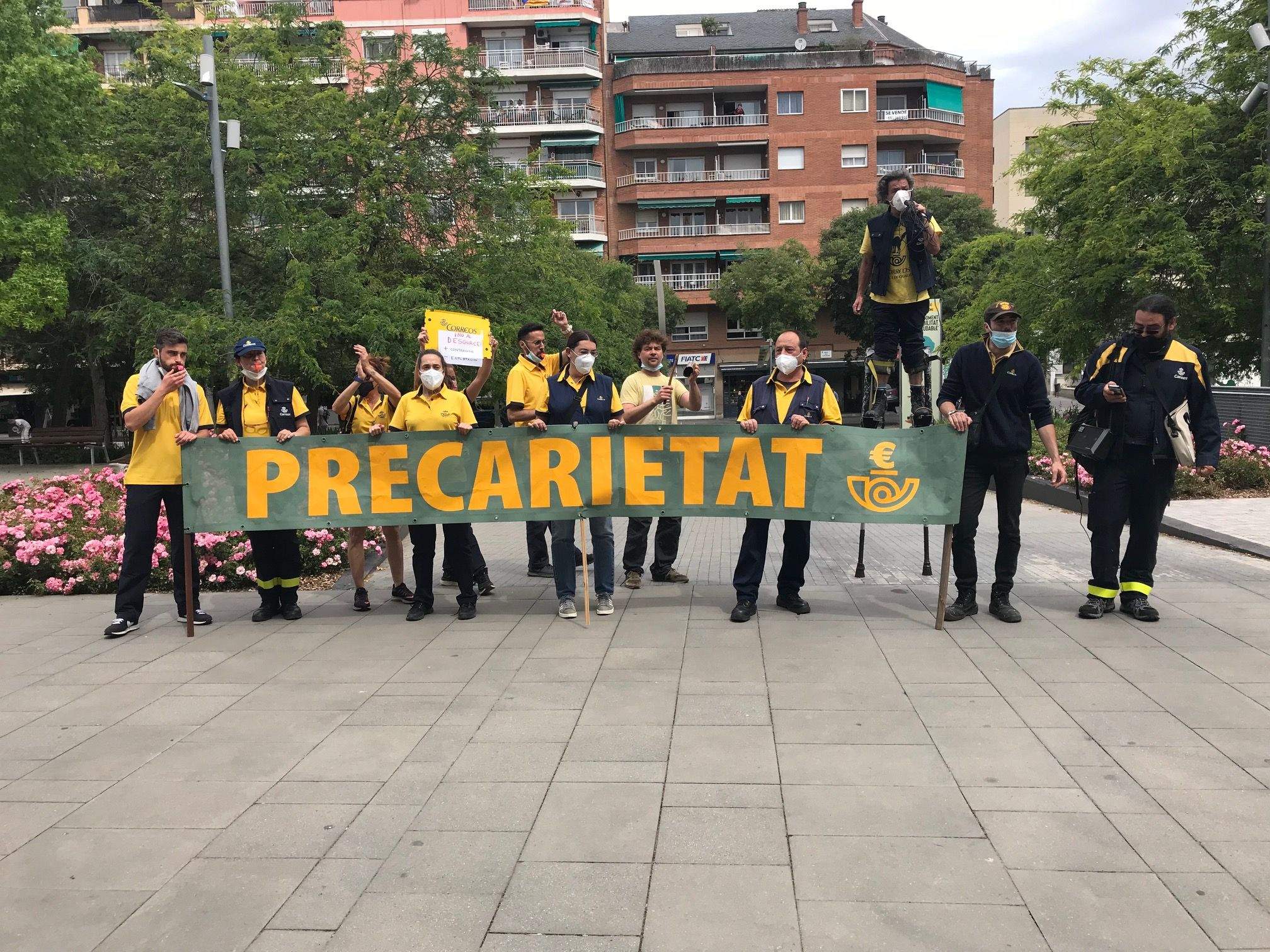 Els repartidors de Correos Sant Cugat han reclamat l'ocupació de les places vacants. FOTO: Nielo Ballart