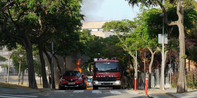 L'incendi que han apagat els Bombers a Sant Cugat. FOTO: Cedida