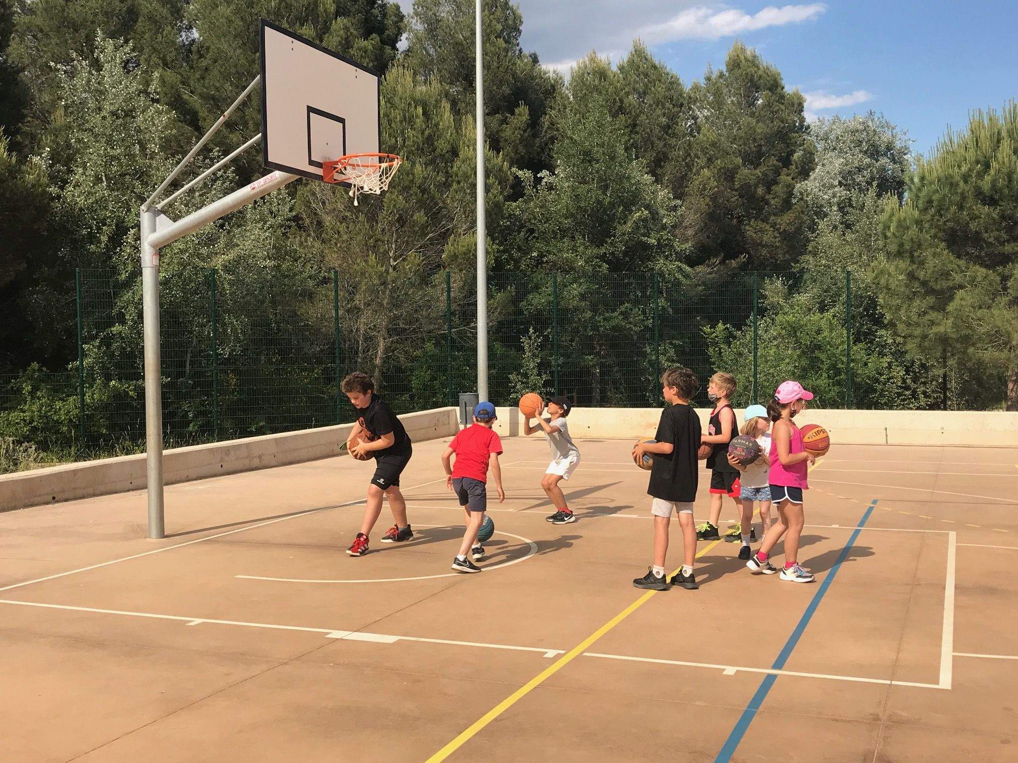 Una sessió de l'Escola del Qbasket Sant Cugat. FOTO: Nielo Ballart