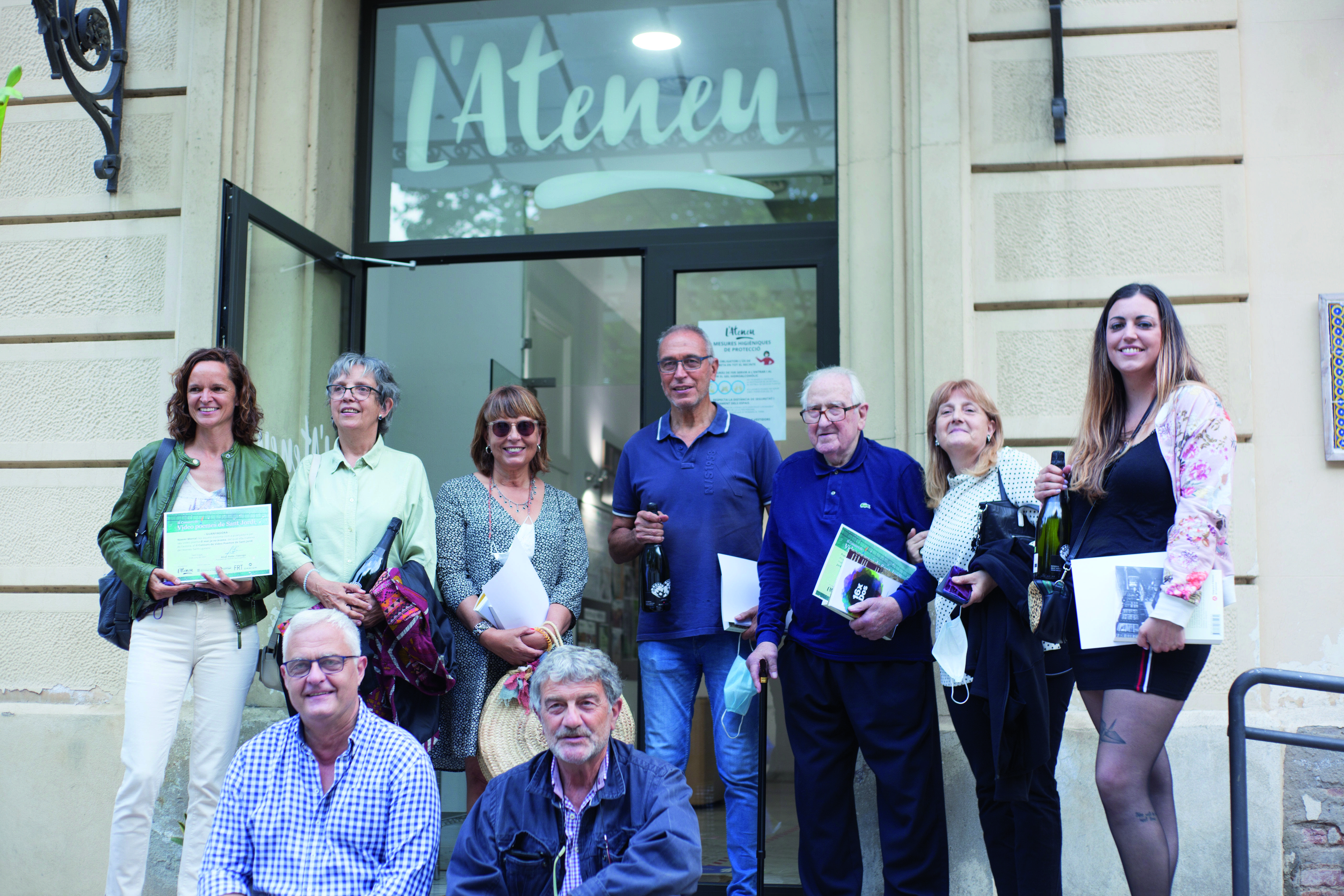 Els vencedors del II Concurs de Vídeo Poemes de l'Ateneu. FOTO: Cedida