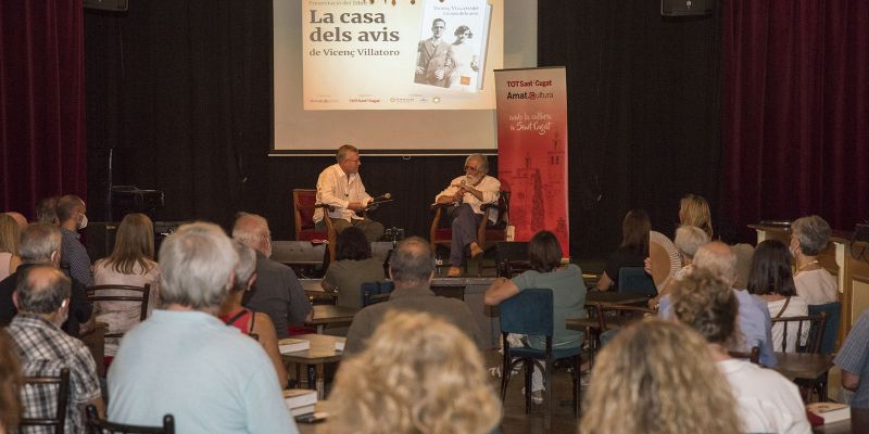 La Sala El Siglo ha estat l'escenari de la presentació del llibre 'La casa dels avis'. FOTO: Bernat Millet
