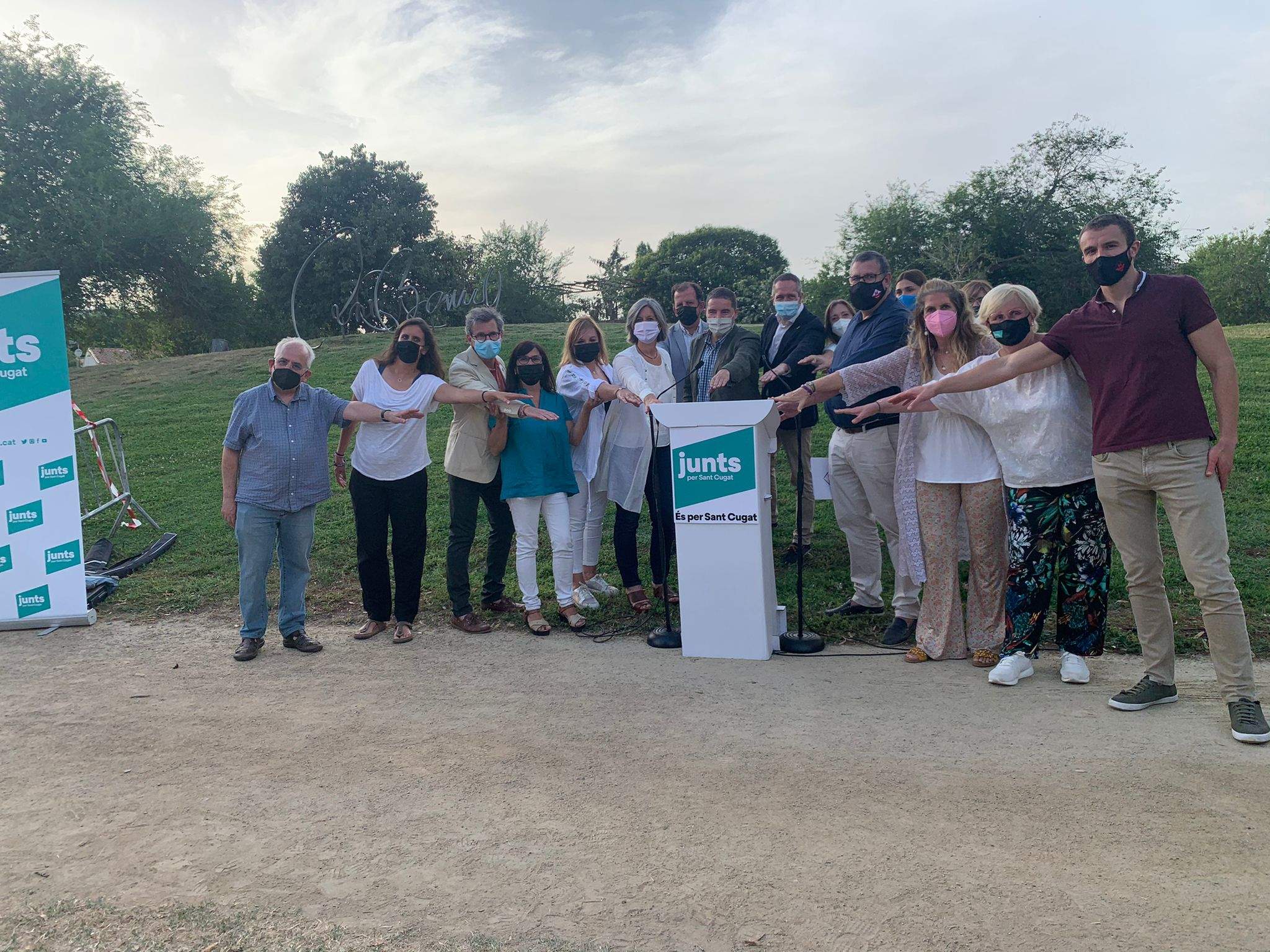 Foto de família dels regidors de junts i dels vocals i del president de l'EMD FOTO: TOT