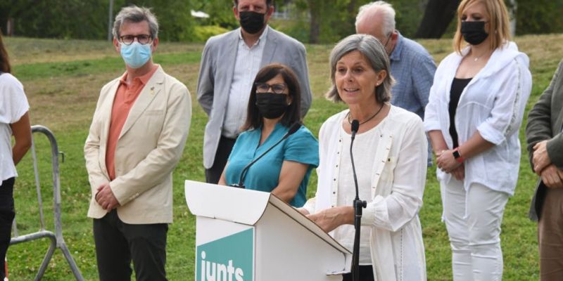 Carmela Fortuny i a l'esquerra Cristina Paraira FOTO: Jordi Garcia 