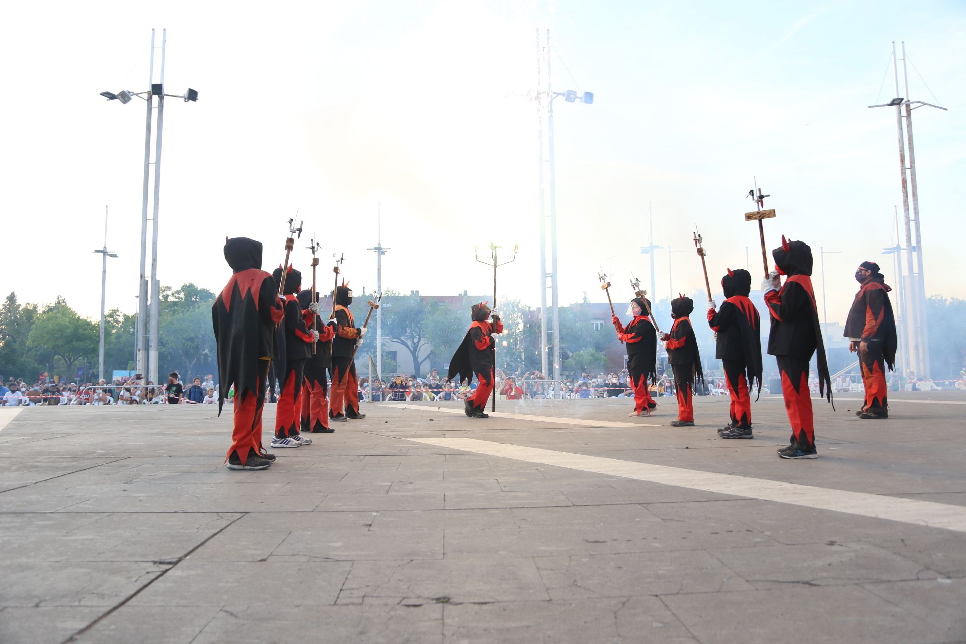 Els Diablons dels Diables de Sant Cugat han fet un espectacle de foc i percussió. FOTO: Anna Bassa