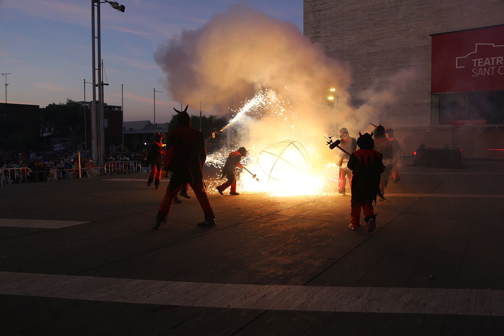 Esclat de foc Infantil "Foc al virus". Foto: Anna Bassa