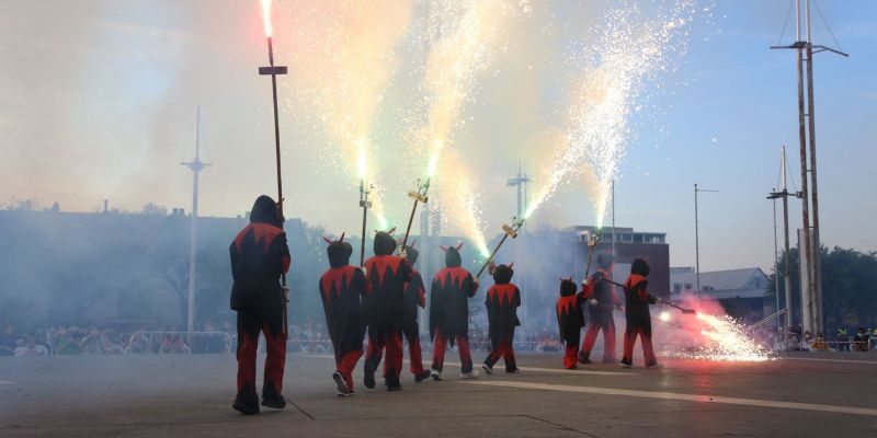 Espectacle infantil de foc i percussió dels Diables de Sant Cugat. FOTO: Anna Bassa
