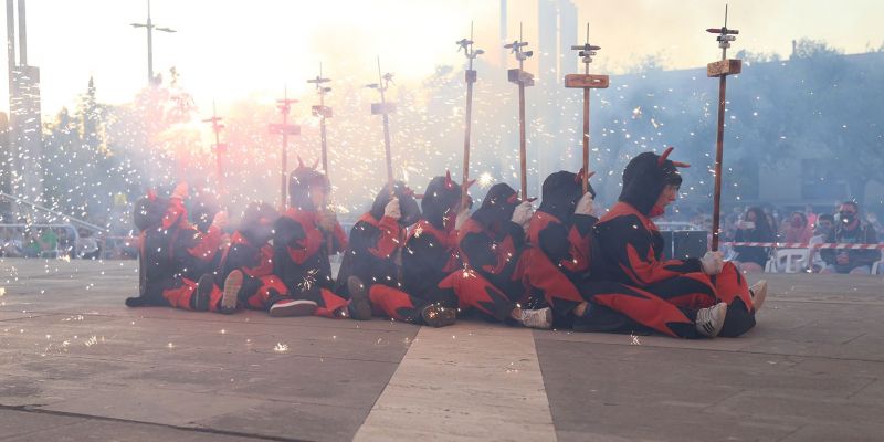 Els Diables de Sant Cugat han fet l'espectacle 'Foc a la Covid-19' per Festa Major. FOTO: Anna Bassa
