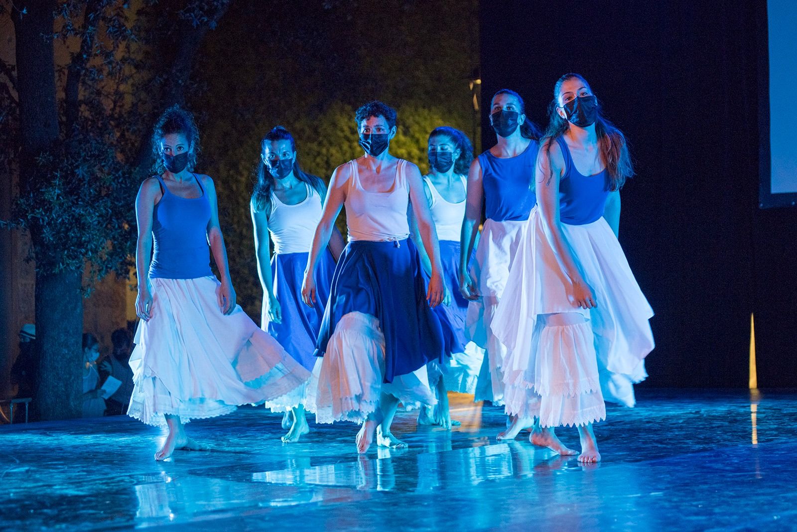 Espectacle 'Seguim Ballant', de l'Esbart Sant Cugat. FOTO: Bernat Millet