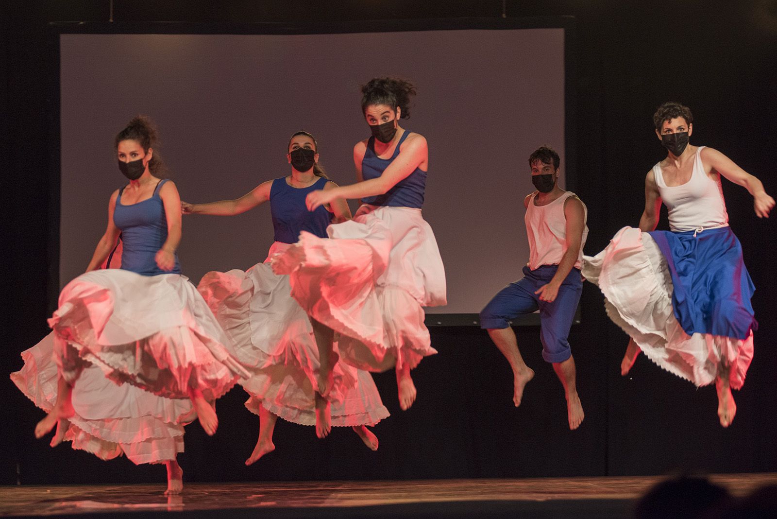 "Seguim ballant" actuació del Cos de dansa Esbart Sant Cugat. Foto: Bernat Millet.