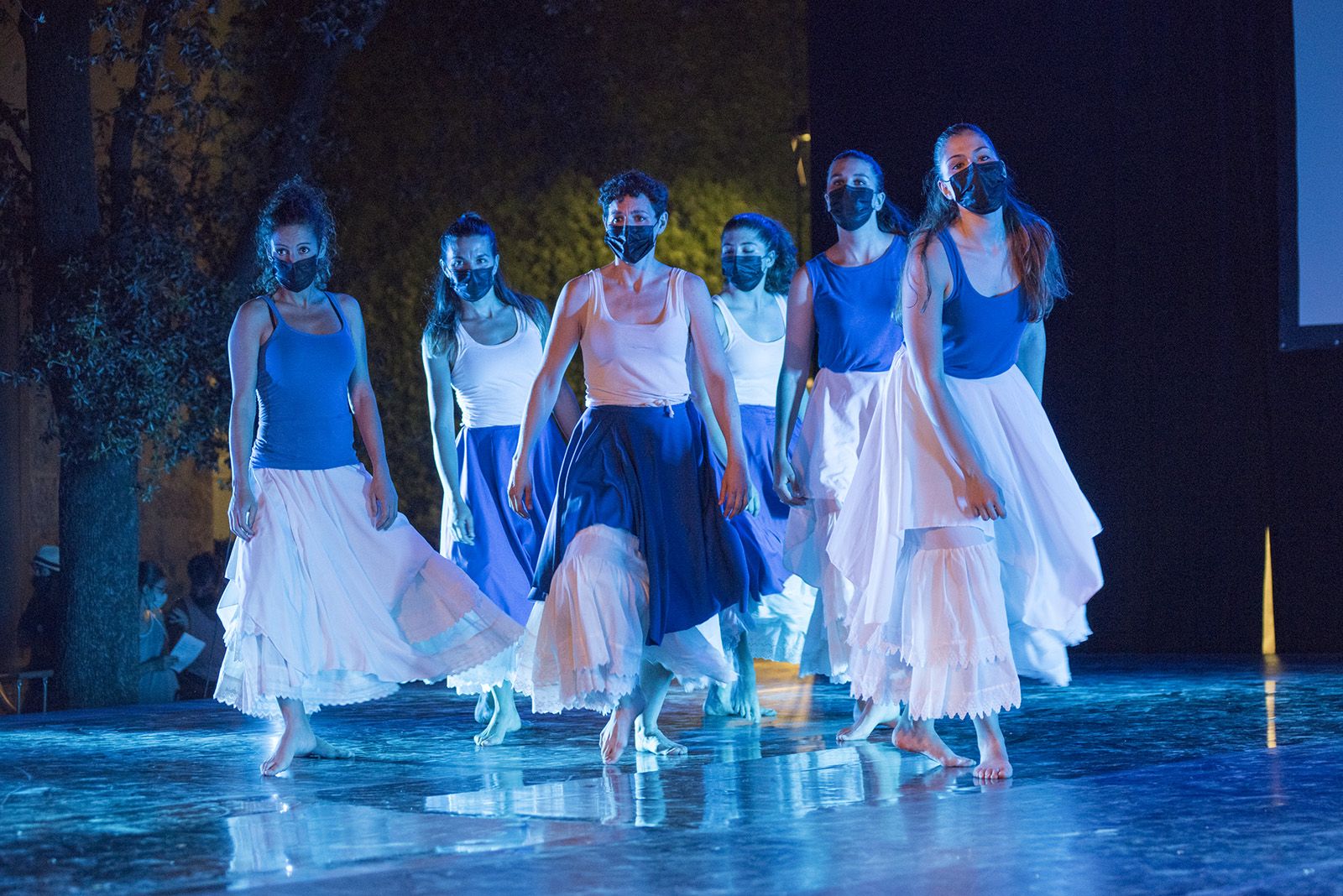 "Seguim ballant" actuació del Cos de dansa Esbart Sant Cugat. Foto: Bernat Millet.