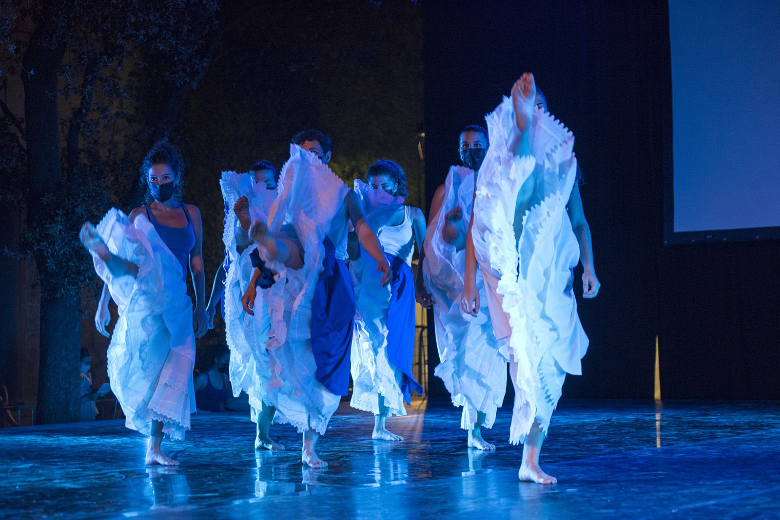 "Seguim ballant" actuació del Cos de dansa Esbart Sant Cugat. Foto: Bernat Millet.