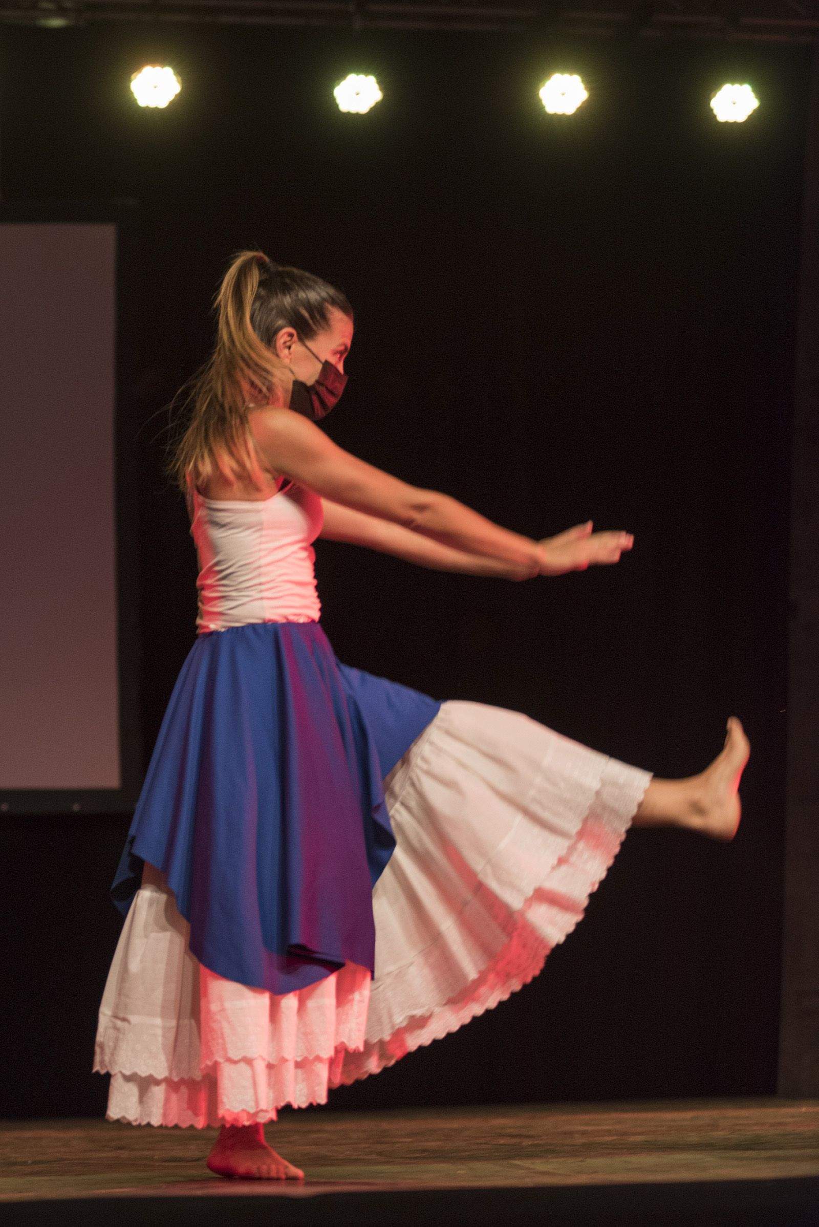 "Seguim ballant" actuació del Cos de dansa Esbart Sant Cugat. Foto: Bernat Millet.