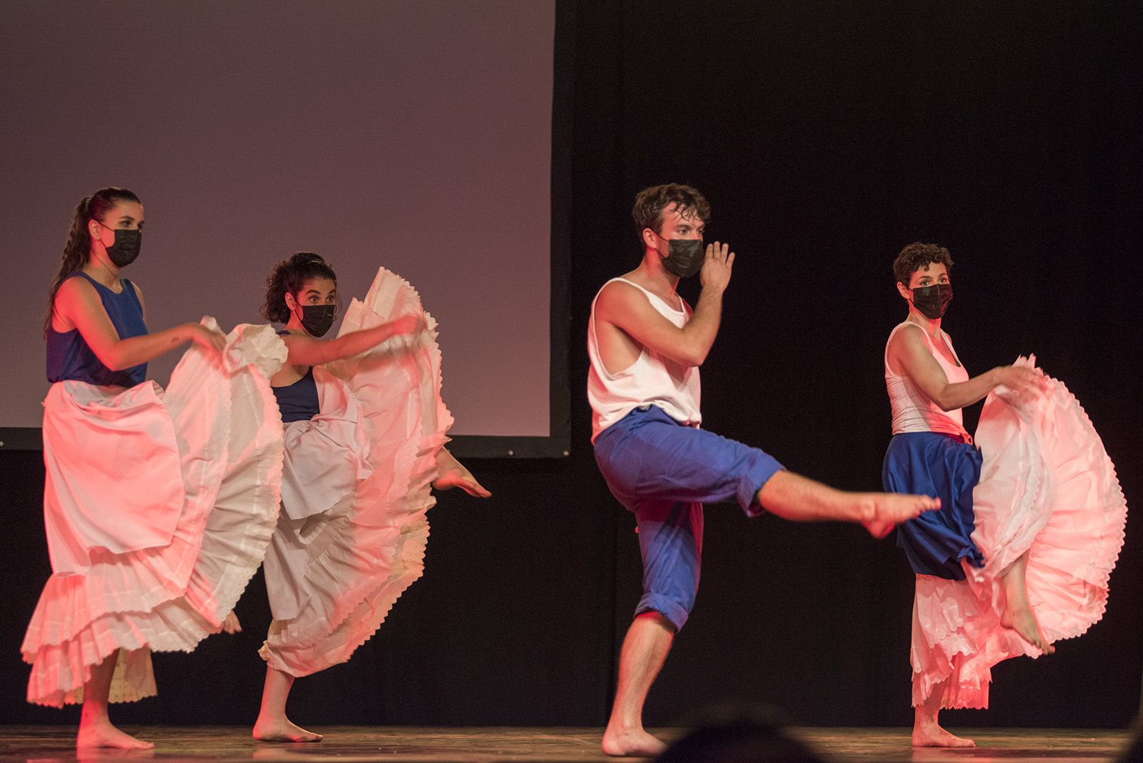 "Seguim ballant" actuació del Cos de dansa Esbart Sant Cugat. Foto: Bernat Millet.