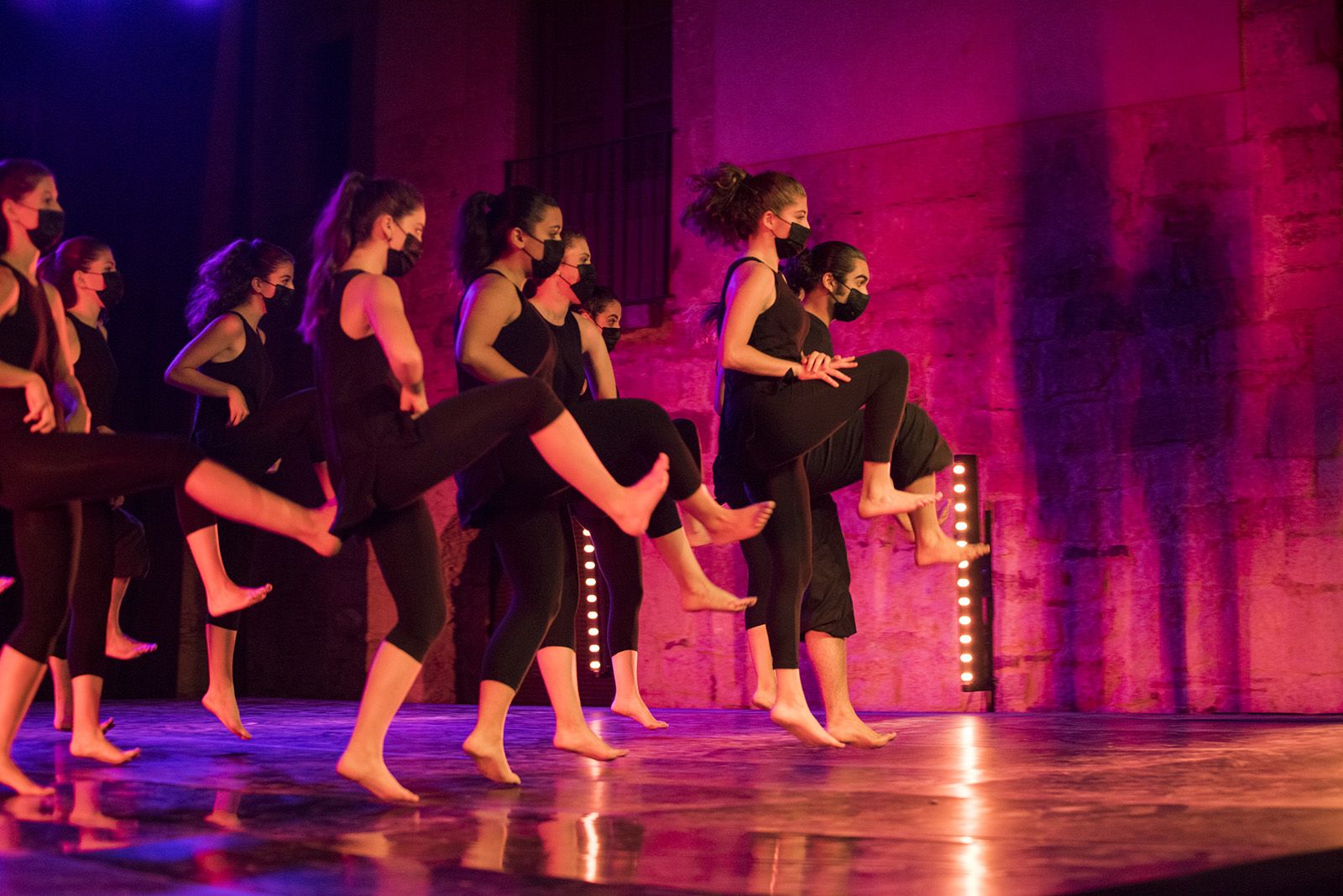 "Seguim ballant" actuació del Cos de dansa Esbart Sant Cugat. Foto: Bernat Millet.