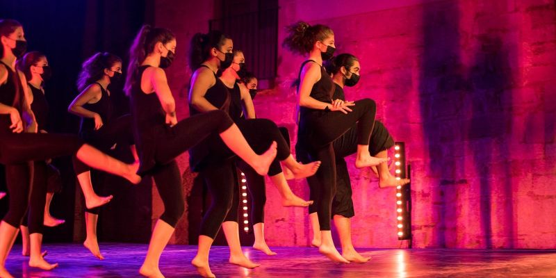 Espectacle 'Seguim Ballant', de l'Esbart Sant Cugat. FOTO: Bernat Millet