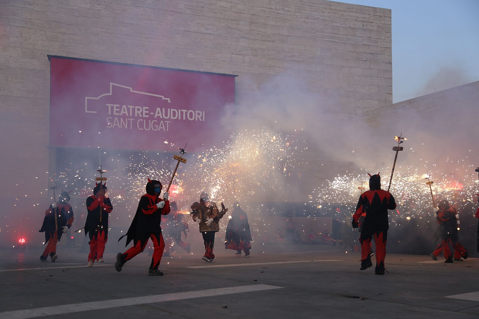Esclat de foc infantil "Foc al virus". Foto: Anna Bassa