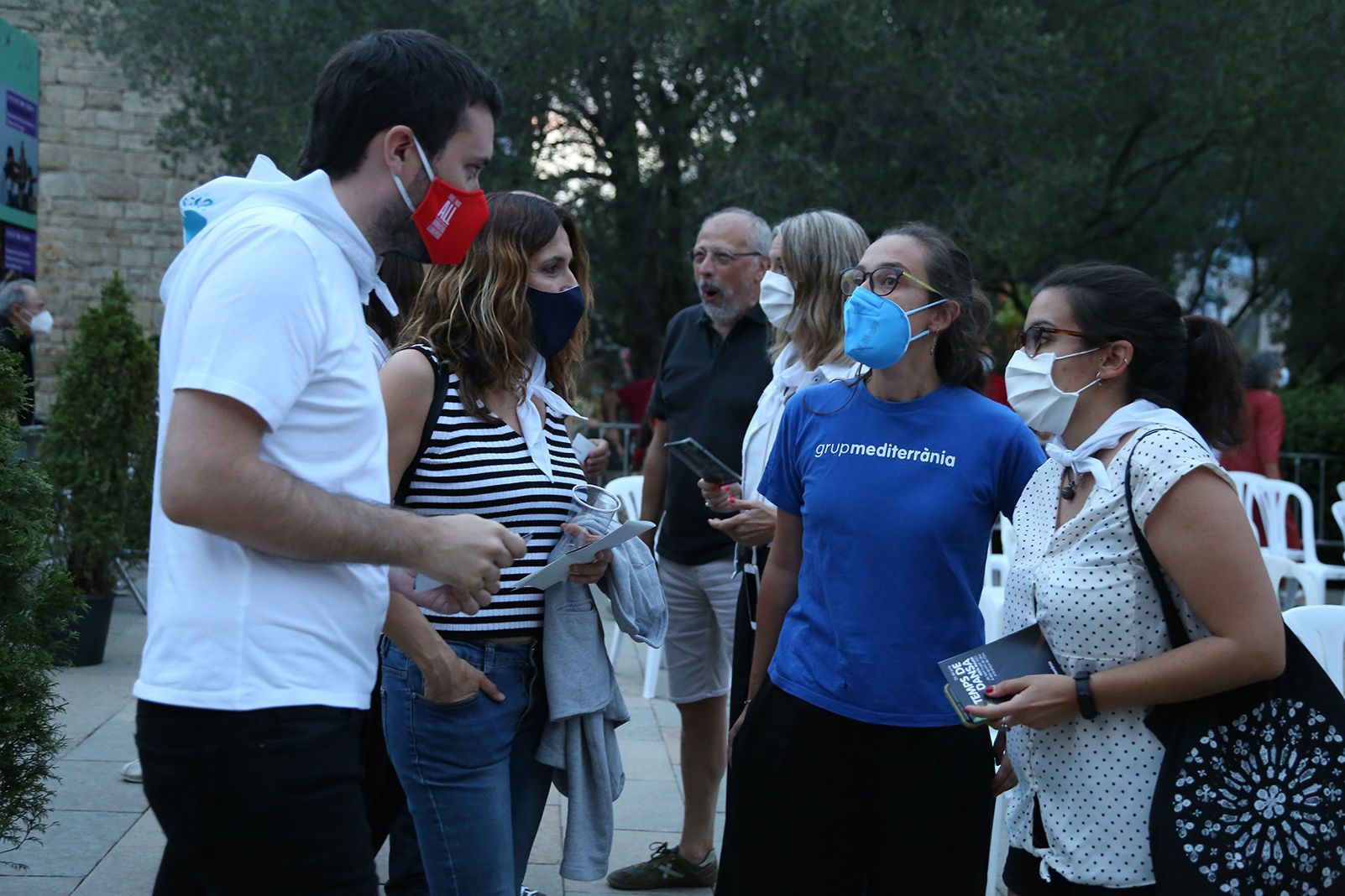 Raúl Romeva, la Consellera de Predisència i Mireia Ingla asisteixen a l'espectacle del Grup Mediterrània. Foto: Anna Bassa