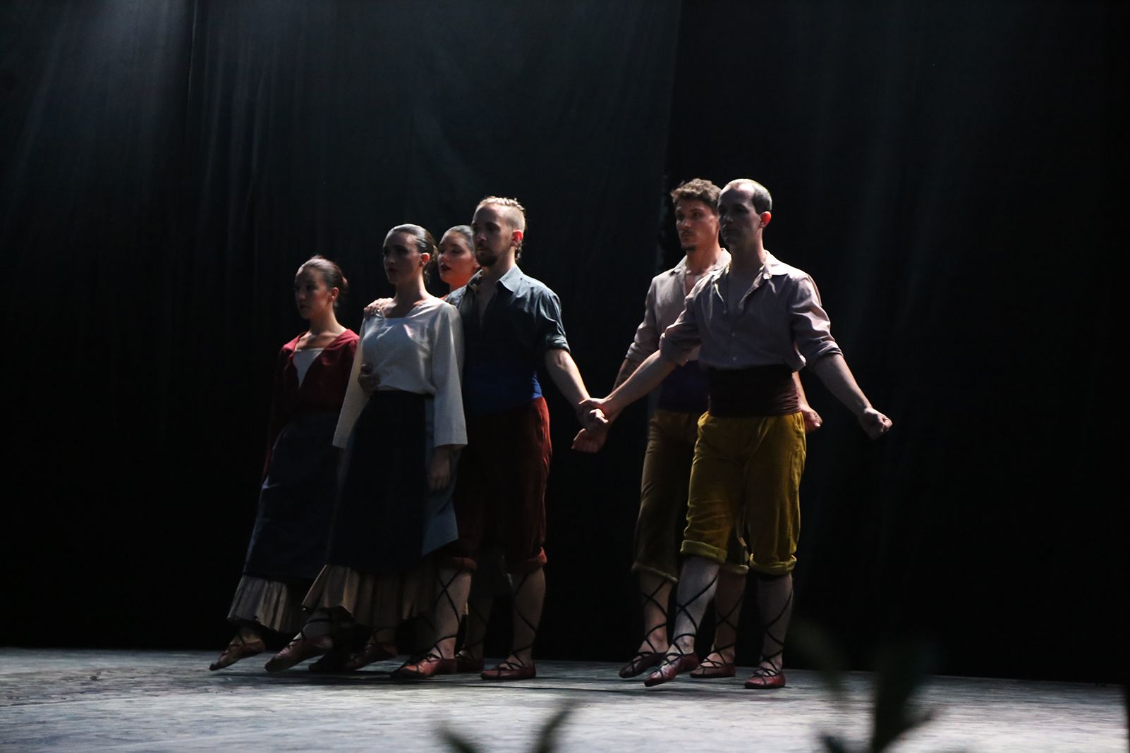 'Temps de dansa' Grup Mediterrània. Foto: Anna Bassa