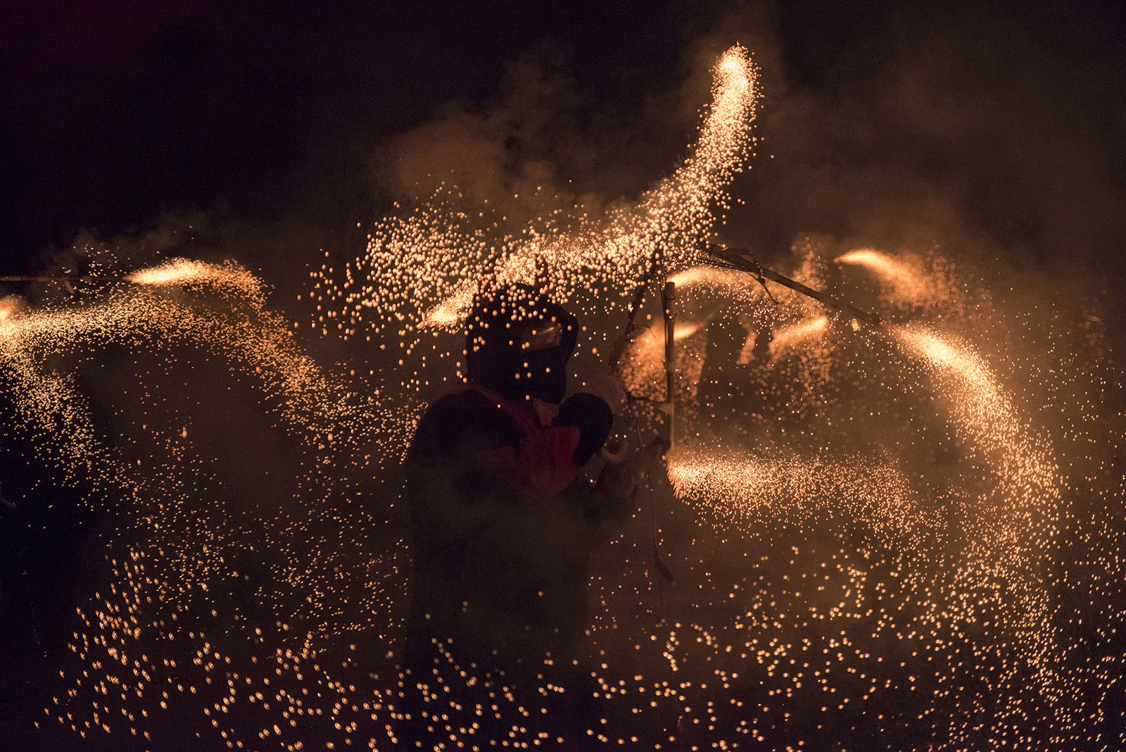 Versots i esclat de foc de Festa Major. Foto: Bernat Millet.