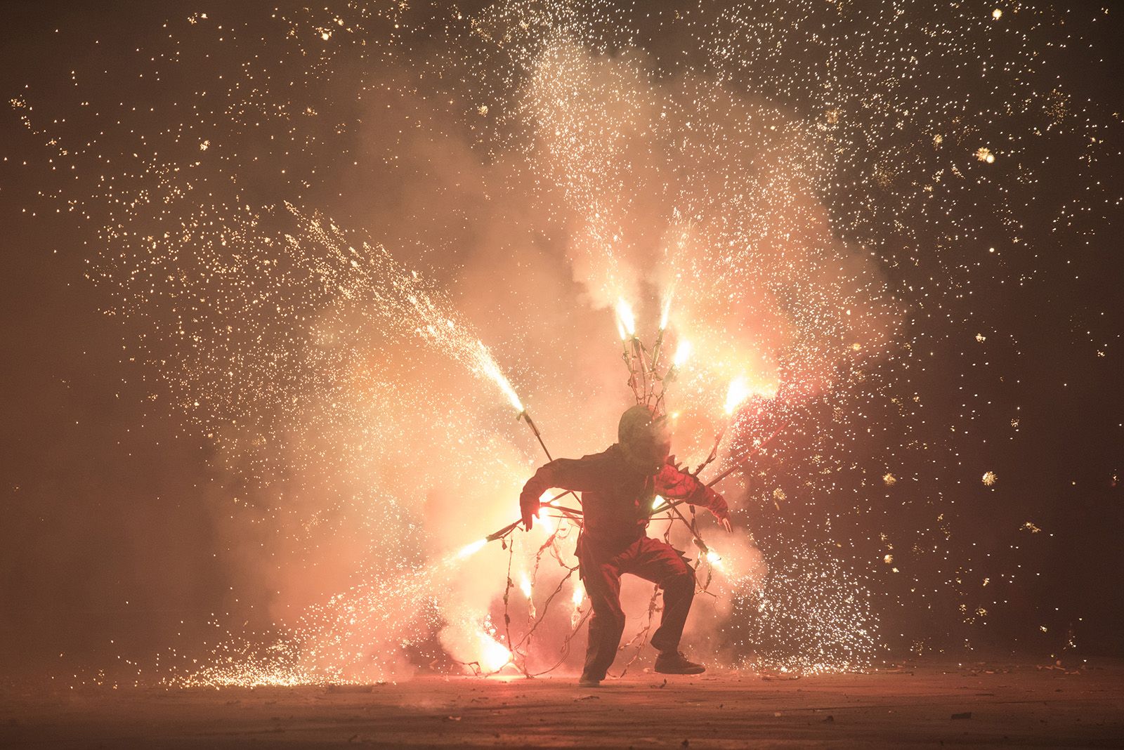 Versots i esclat de foc de Festa Major. Foto: Bernat Millet.