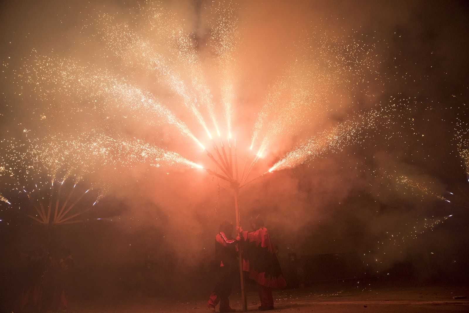Versots i esclat de foc de Festa Major. Foto: Bernat Millet.
